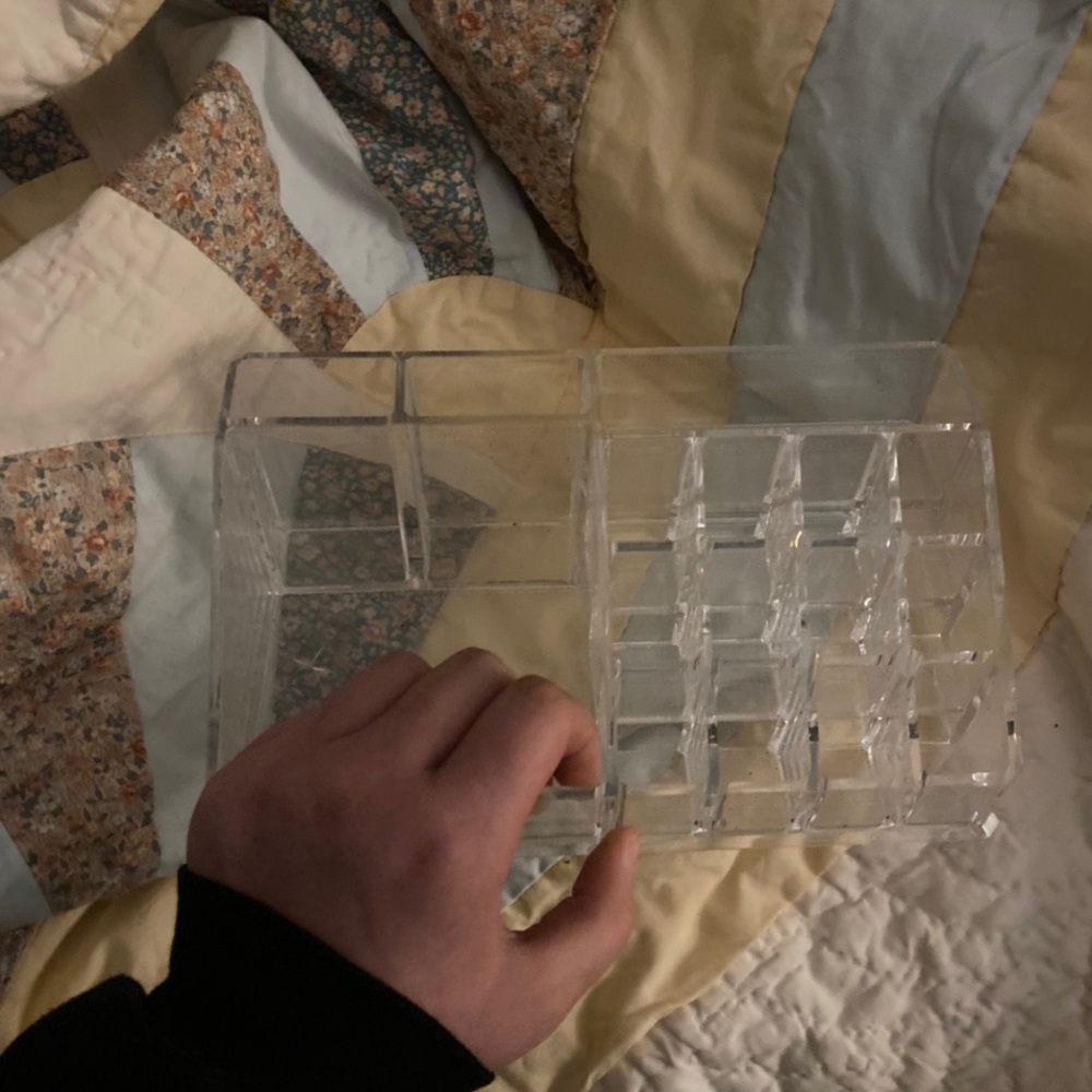 makeup organizer